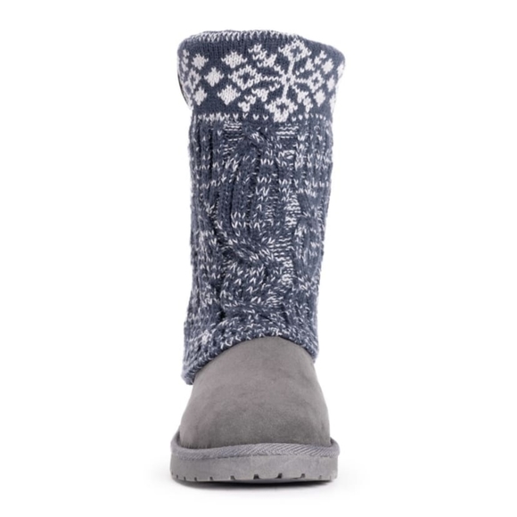 🐻MUK LUKS Cheryl Boots in Gray/Blue Fairisle with Snowflake Print Top - Picture 6 of 16